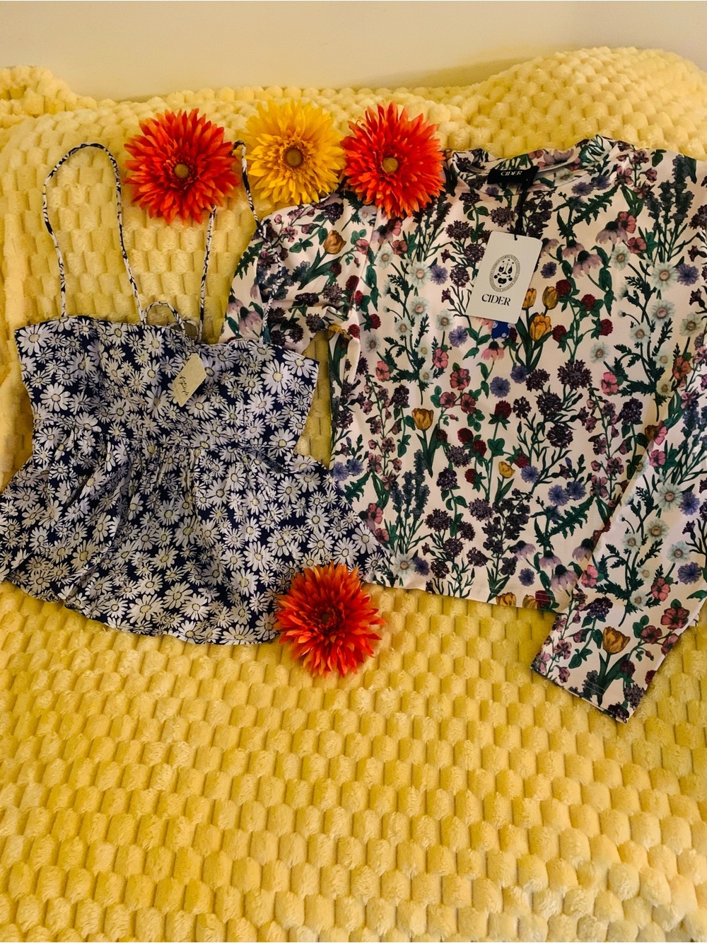 Free People & Cider Tops Lot of 2 PC Floral  set in Floral Fever Coquette SZ L